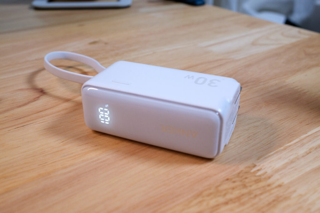 Anker Power Bank (30W, Fusion, Built-In USB-C ケーブル)